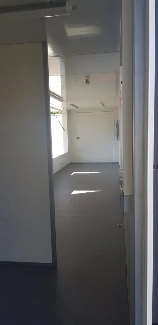 Chiosco Bar Modulare 27mq con Rivestimento in Legno 40 Piedi