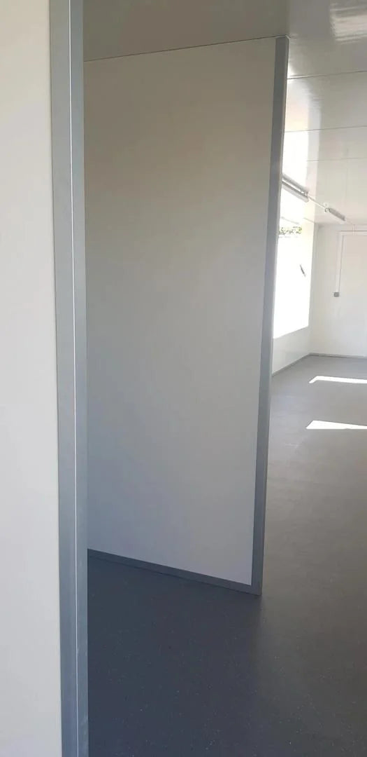 Chiosco Bar Modulare 27mq con Rivestimento in Legno 40 Piedi