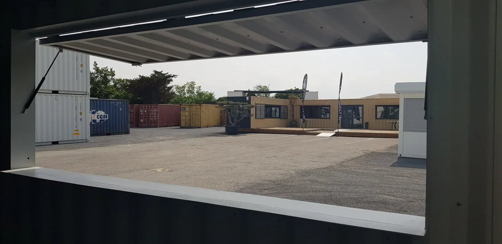 Chiosco Bar Modulare 27mq con Rivestimento in Legno 40 Piedi