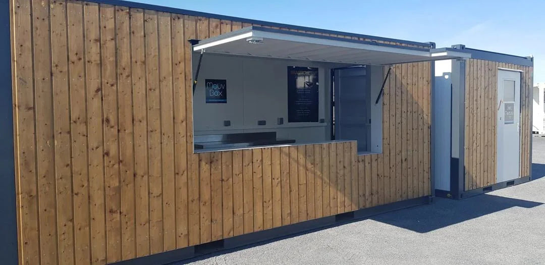 Container Bar Mobile 20 Piedi 15mq con Rivestimento in Legno e Apertura a Ribalta